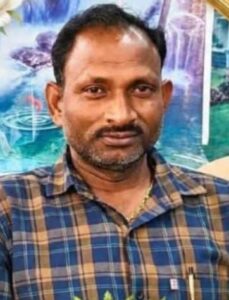 पत्नी के साथ बाइक से स्कूल जा रहे सहायक अध्यापक की सड़क हादसे में मौत, पत्नी भी घायल