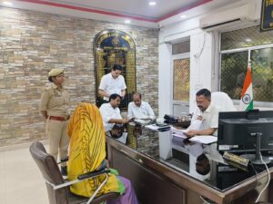 जिलाधिकारी ने कलेक्ट्रेट में की पहली जनसुनवाई